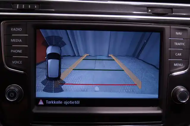 Valkoinen Maastoauto, Volkswagen Tiguan – COH-665