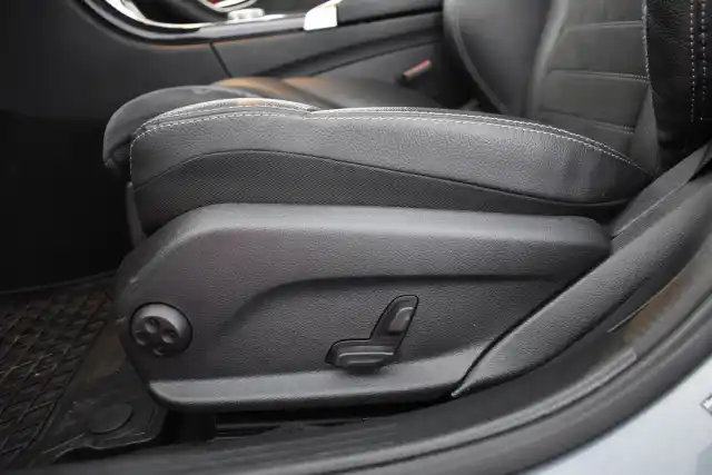 Harmaa Sedan, Mercedes-Benz C – COH-969