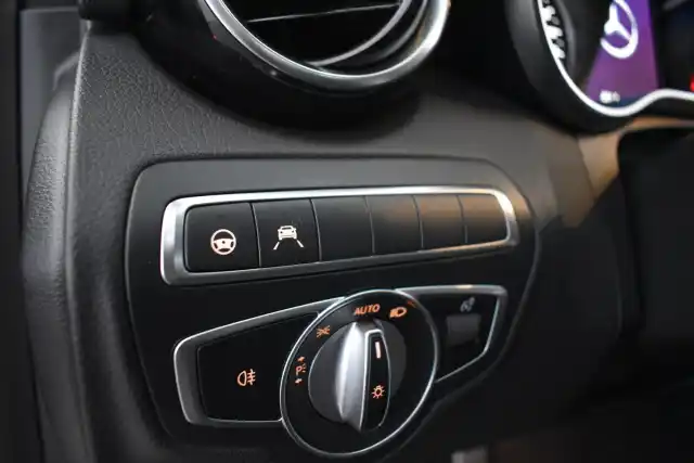 Harmaa Sedan, Mercedes-Benz C – COH-969