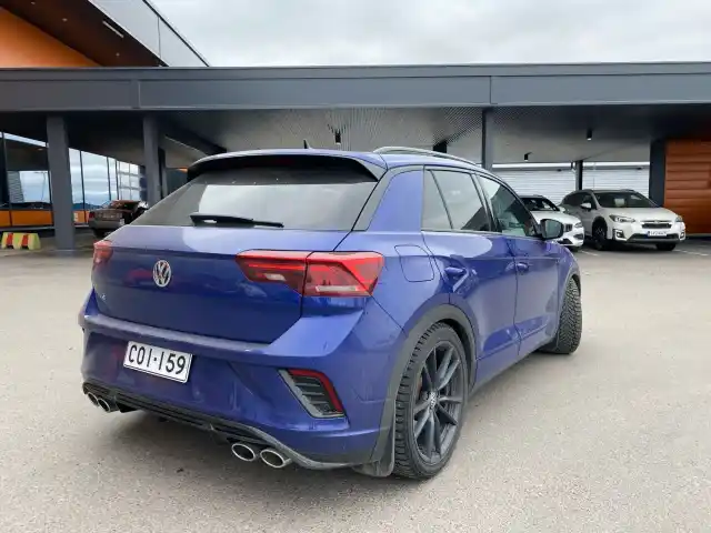 Sininen Maastoauto, Volkswagen T-Roc – COI-159