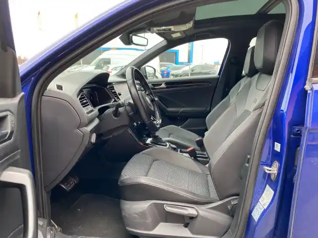 Sininen Maastoauto, Volkswagen T-Roc – COI-159