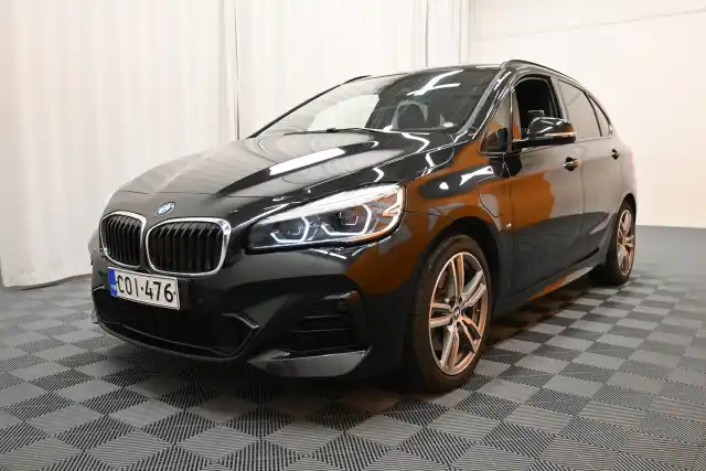 Musta Farmari, BMW 225 – COI-476