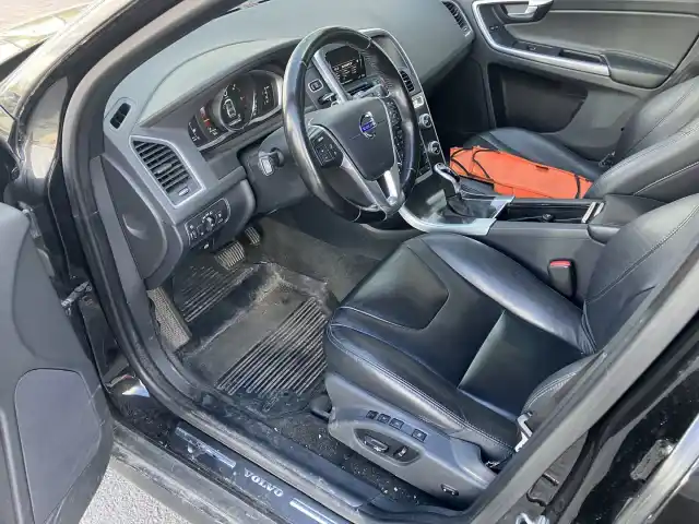 Musta Maastoauto, Volvo XC60 – COI-673