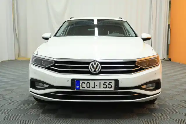 Valkoinen Farmari, Volkswagen Passat – COJ-155