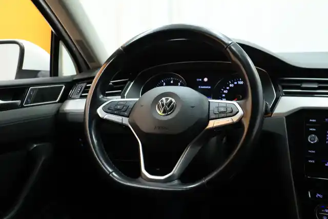 Valkoinen Farmari, Volkswagen Passat – COJ-155