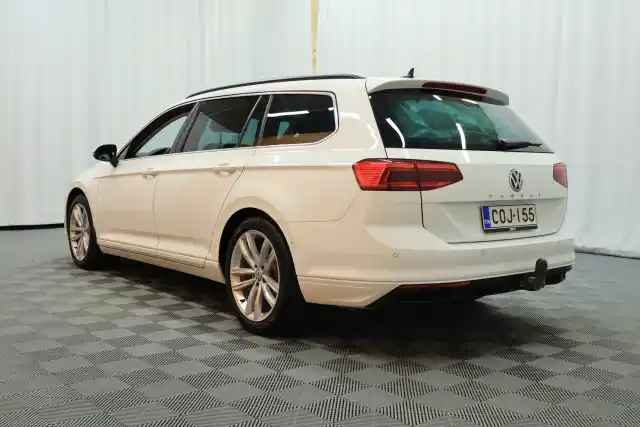 Valkoinen Farmari, Volkswagen Passat – COJ-155