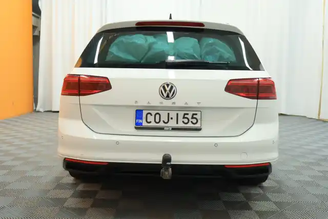 Valkoinen Farmari, Volkswagen Passat – COJ-155