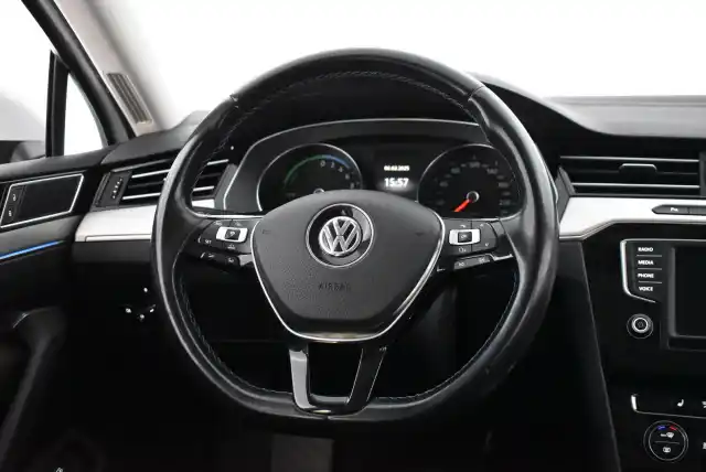 Valkoinen Farmari, Volkswagen Passat – COK-469