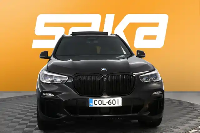 Musta Maastoauto, BMW X5 – COL-601