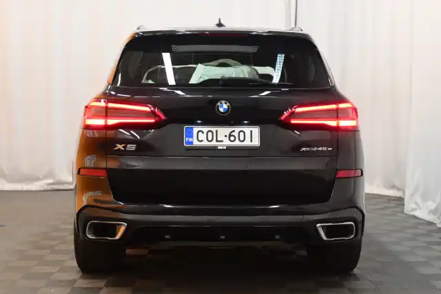 Musta Maastoauto, BMW X5 – COL-601