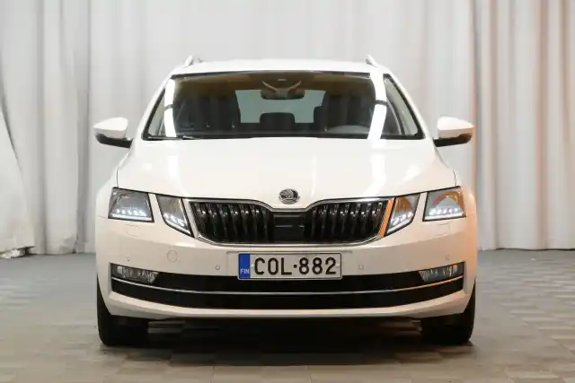 Valkoinen Farmari, Skoda Octavia – COL-882