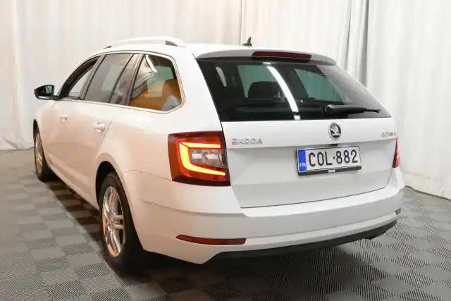 Valkoinen Farmari, Skoda Octavia – COL-882