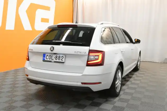 Valkoinen Farmari, Skoda Octavia – COL-882