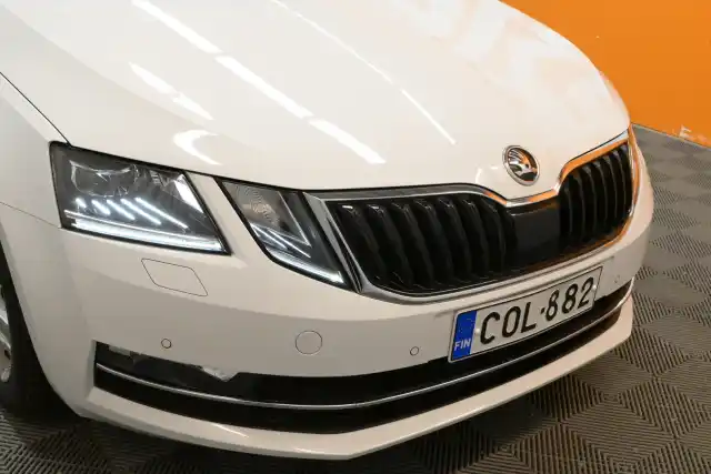 Valkoinen Farmari, Skoda Octavia – COL-882