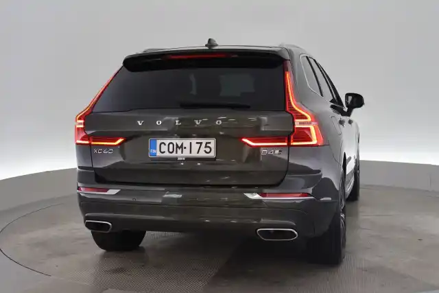 Harmaa Maastoauto, Volvo XC60 – COM-175