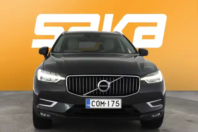 Harmaa Maastoauto, Volvo XC60 – COM-175