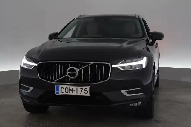 Harmaa Maastoauto, Volvo XC60 – COM-175