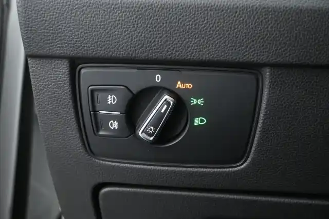 Valkoinen Farmari, Volkswagen Passat – COM-321