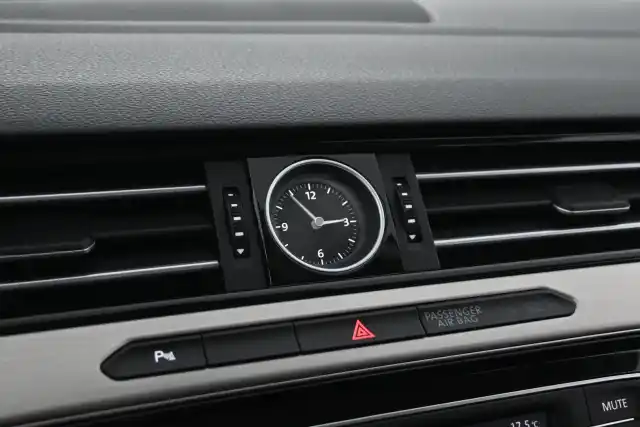 Valkoinen Farmari, Volkswagen Passat – COM-321