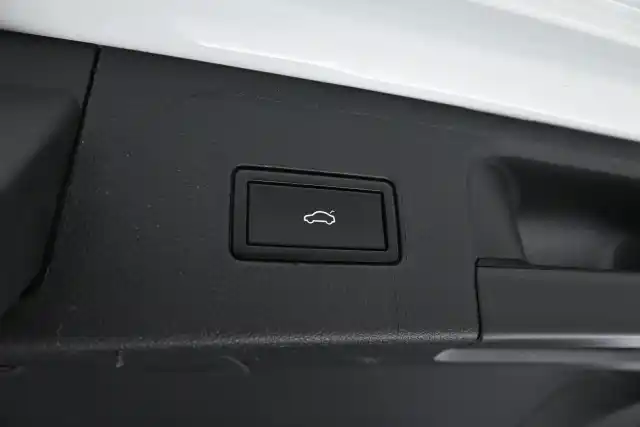 Valkoinen Farmari, Volkswagen Passat – COM-321