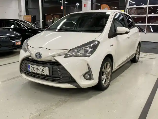 Valkoinen Viistoperä, Toyota Yaris – COM-461