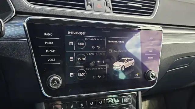 Punainen Farmari, Skoda Superb – COM-727