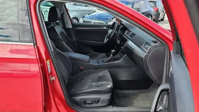 Punainen Farmari, Skoda Superb – COM-727