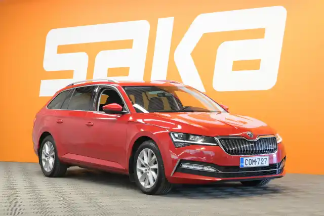 Punainen Farmari, Skoda Superb – COM-727