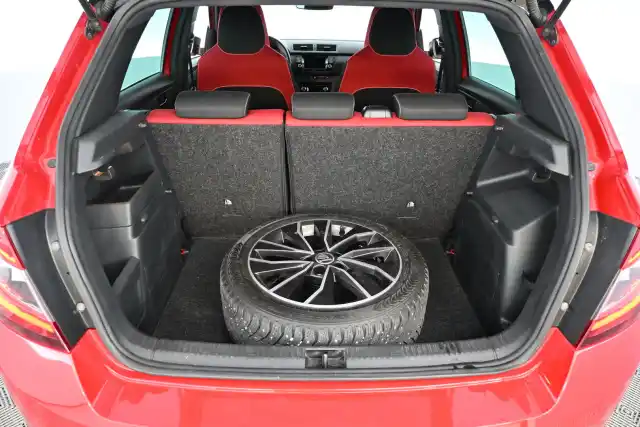 Punainen Viistoperä, Skoda Fabia – COM-738