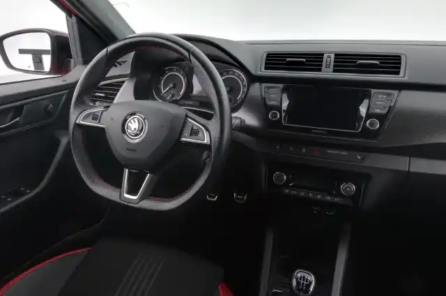 Punainen Viistoperä, Skoda Fabia – COM-738