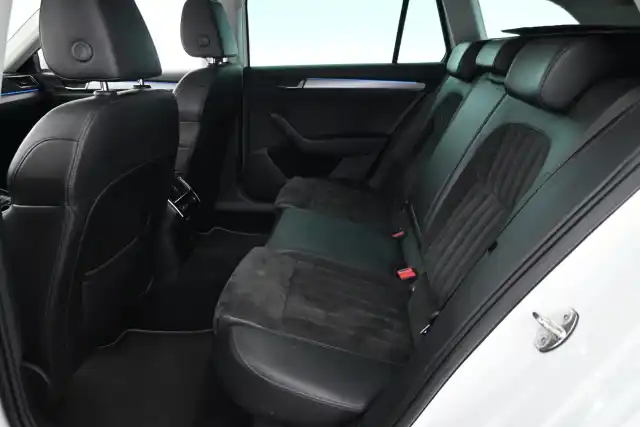 Valkoinen Farmari, Skoda Superb – COM-986