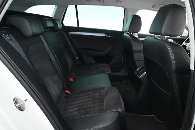 Valkoinen Farmari, Skoda Superb – COM-986