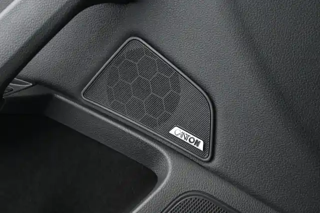 Valkoinen Farmari, Skoda Superb – COM-986