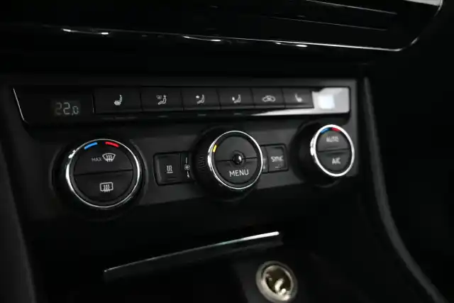 Valkoinen Farmari, Skoda Superb – COM-986