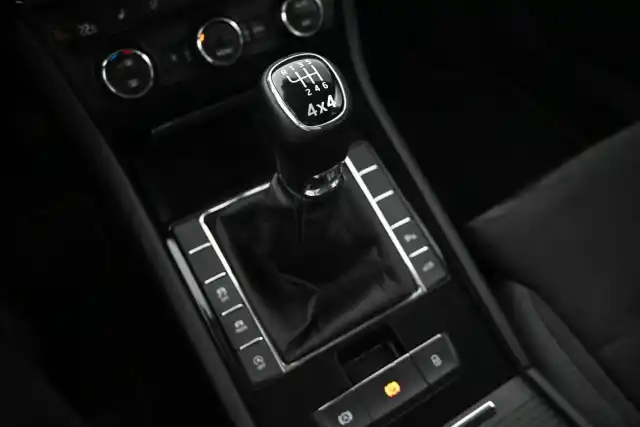 Valkoinen Farmari, Skoda Superb – COM-986