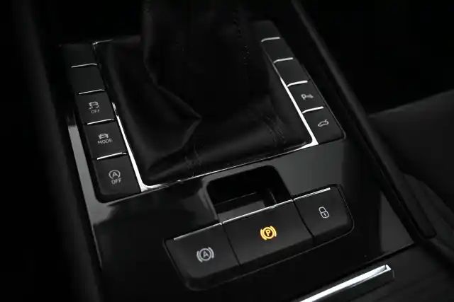 Valkoinen Farmari, Skoda Superb – COM-986