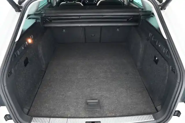 Valkoinen Farmari, Skoda Superb – COM-986