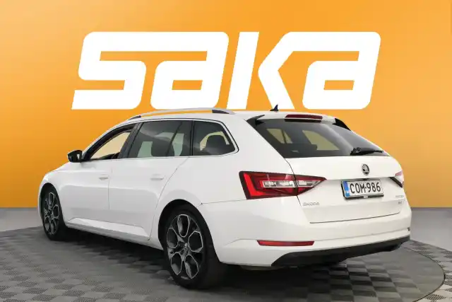 Valkoinen Farmari, Skoda Superb – COM-986