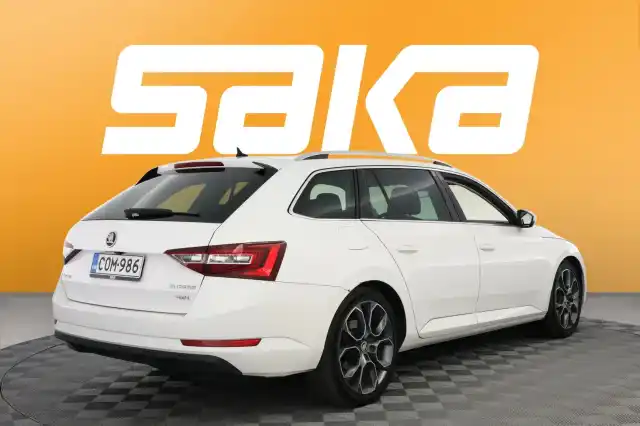 Valkoinen Farmari, Skoda Superb – COM-986