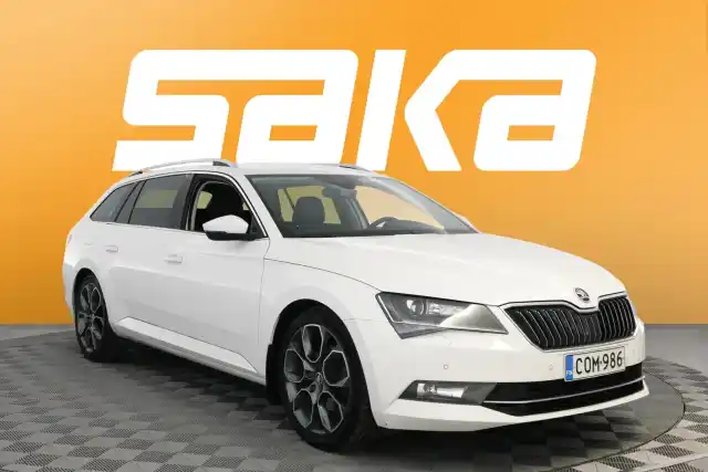 Valkoinen Farmari, Skoda Superb – COM-986