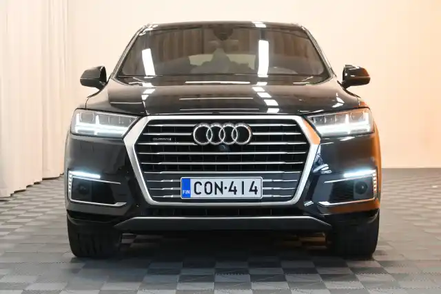 Musta Henkilöauto, Audi Q7 – CON-414