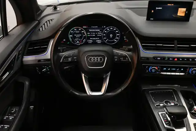 Musta Henkilöauto, Audi Q7 – CON-414