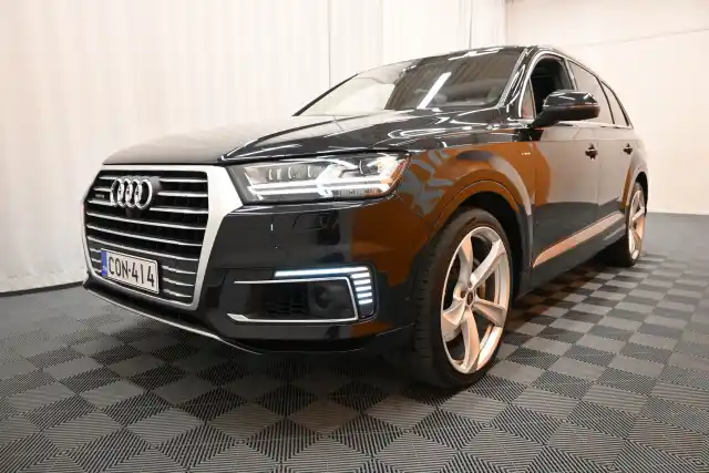 Musta Henkilöauto, Audi Q7 – CON-414