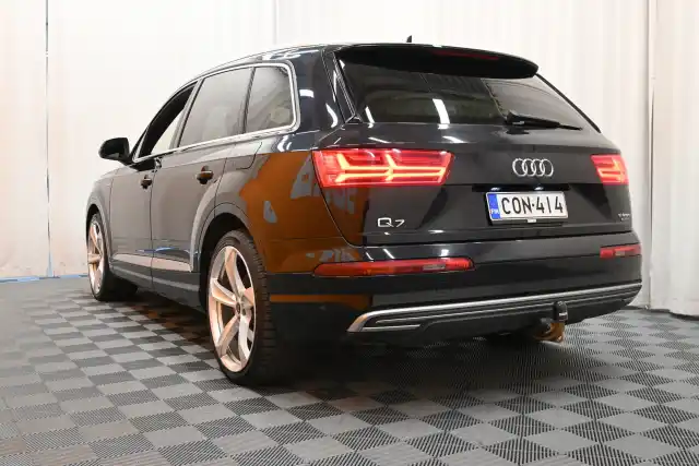 Musta Henkilöauto, Audi Q7 – CON-414