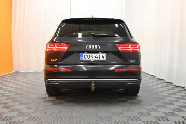 Musta Henkilöauto, Audi Q7 – CON-414