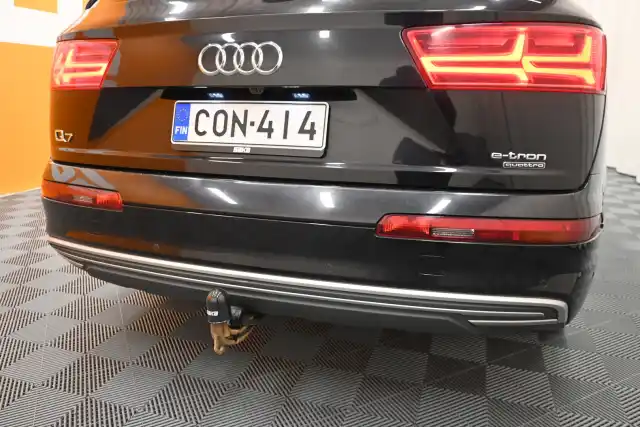 Musta Henkilöauto, Audi Q7 – CON-414