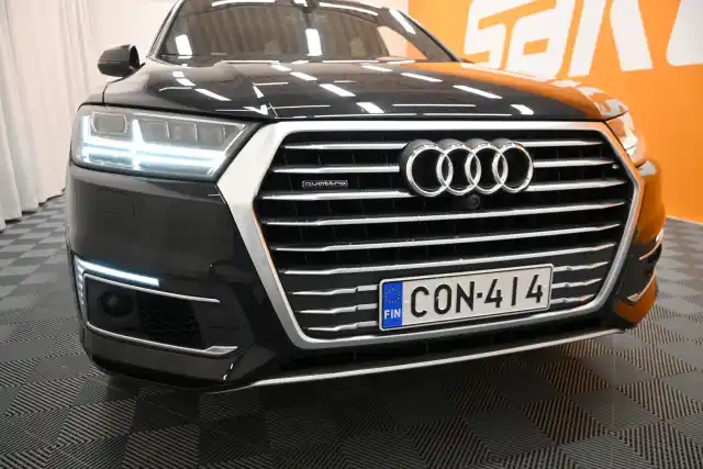 Musta Henkilöauto, Audi Q7 – CON-414