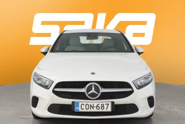 Valkoinen Sedan, Mercedes-Benz A – CON-687