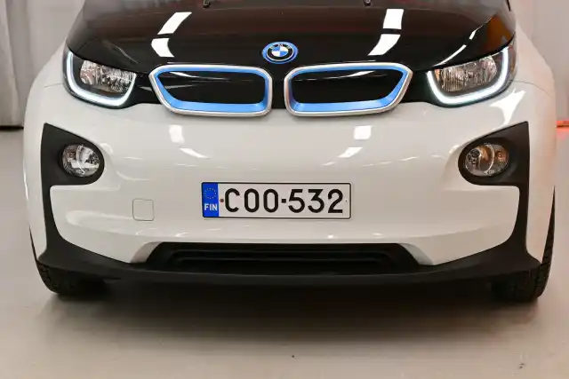 Valkoinen Sedan, BMW i3 – COO-532
