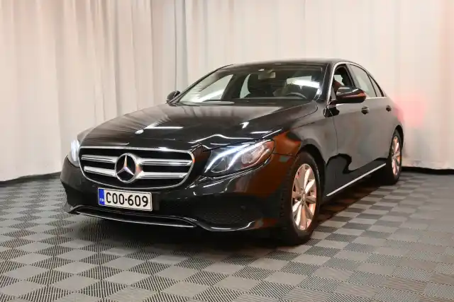 Musta Sedan, Mercedes-Benz E – COO-609